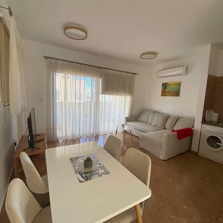 Coast 1 Bedroom 아파트 파포스