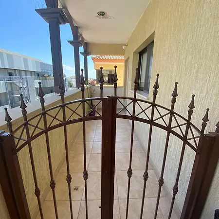 Coast 1 Bedroom 파포스