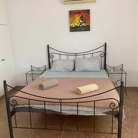 Coast 1 Bedroom 파포스